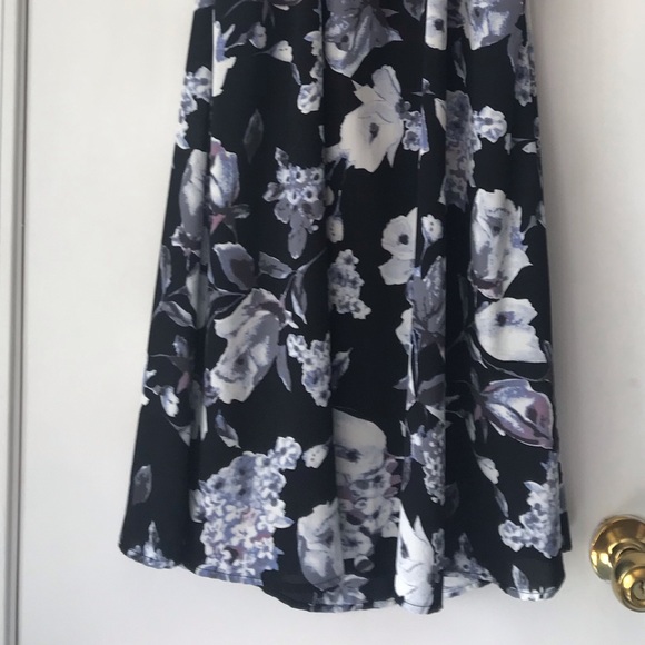 HALTER FLORAL DRESS - Picture 2 of 5